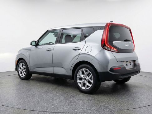 Used 2025 Kia Soul LX w/ LX Technology Package image 6