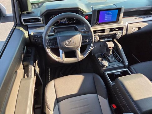 Certified 2025 Toyota Tacoma TRD Off-Road image 6