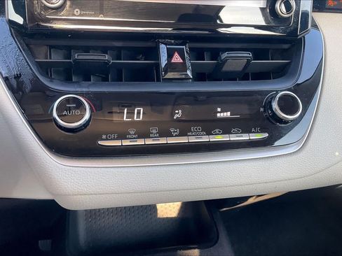 Used 2022 Toyota Corolla LE FWD image 30