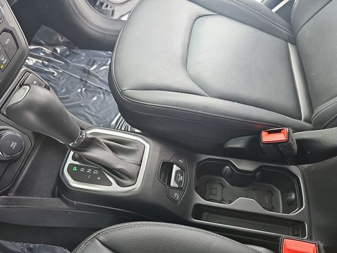 Used 2023 Jeep Renegade Limited image 22