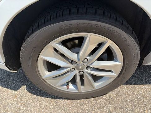 Used 2018 Audi Q3 2.0T Premium Plus w/ Premium Plus Package AWD/4WD image 6