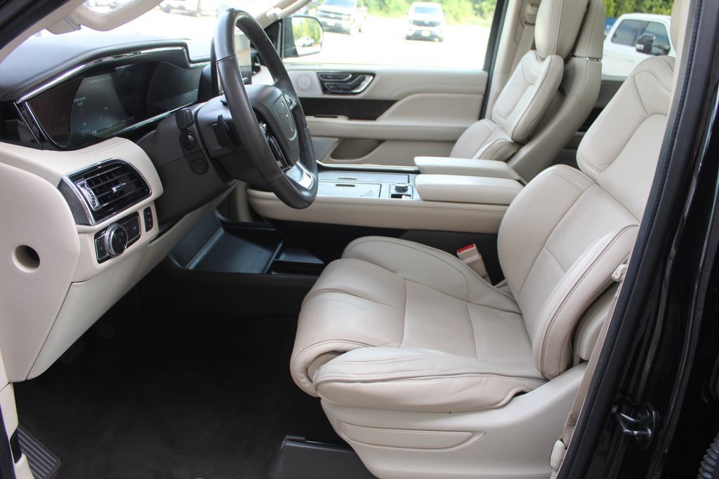 Used 2019 Lincoln Navigator Reserve w/ Cargo Package AWD/4WD image 28