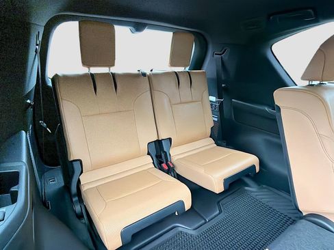 Used 2025 Lexus LX 600 4WD w/ Appearance Package image 27