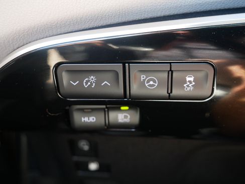 Used 2017 Toyota Prius Prime Advanced FWD image 26