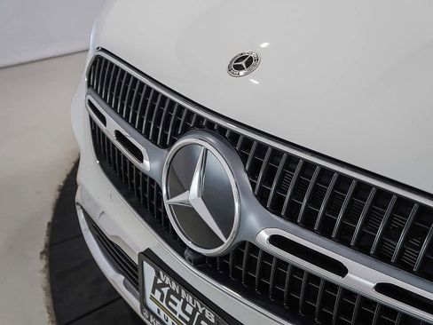 Used 2025 Mercedes-Benz GLC 300 image 9