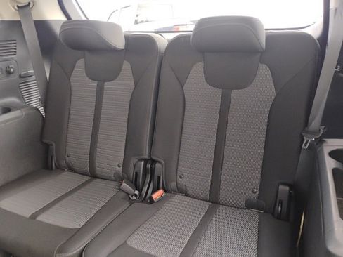 Used 2023 Kia Sorento LX image 8