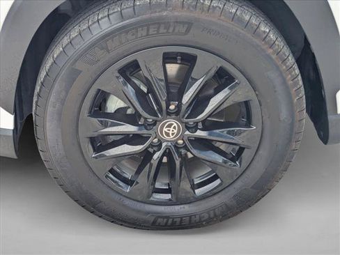 Used 2024 Toyota Corolla Cross LE FWD image 22