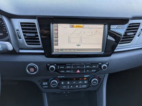 Used 2018 Kia Niro EX Premium image 15