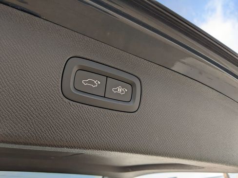 Certified 2023 Volvo XC90 T8 Ultimate image 29