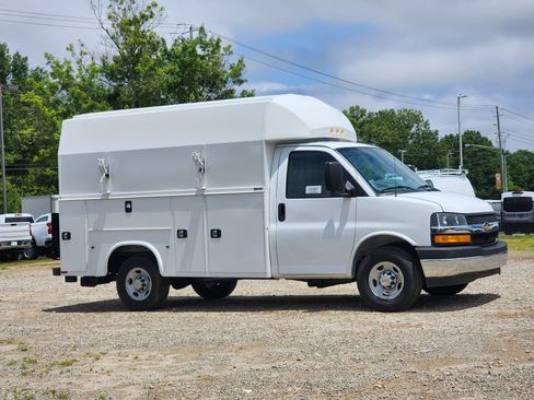 New 2024 Chevrolet Express 3500 w/ Power Convenience Package image 3