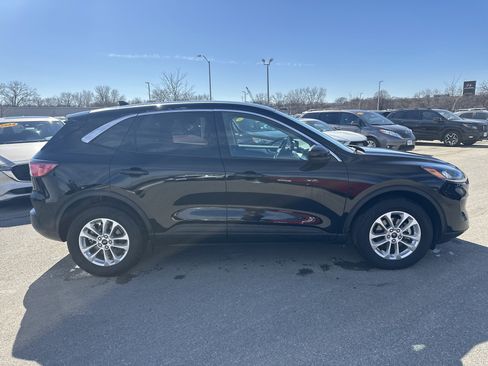 Used 2020 Ford Escape SE image 3