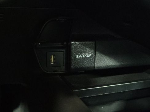 Used 2024 Toyota Camry SE image 31