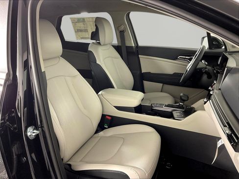 New 2026 Kia Sportage EX FWD image 18