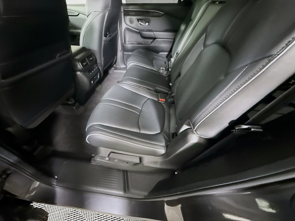 Used 2025 Honda Pilot Elite image 29
