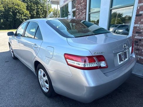 Used 2011 Toyota Camry LE FWD image 7