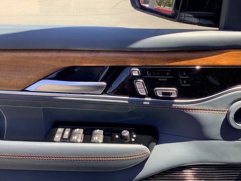 Used 2024 Jeep Grand Wagoneer Series III w/ Flexible Seating Group image 10