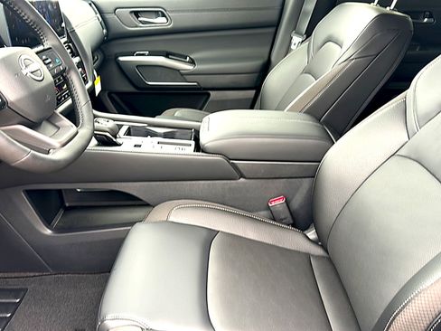 New 2026 Nissan Pathfinder SL FWD image 10