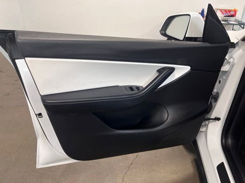 Used 2021 Tesla Model Y Long Range image 25