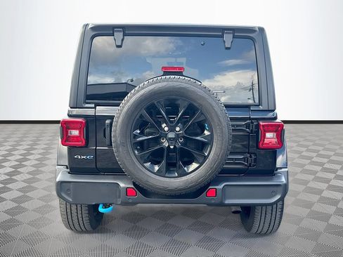 Used 2022 Jeep Wrangler Unlimited Sahara w/ Cold Weather Group AWD/4WD image 7
