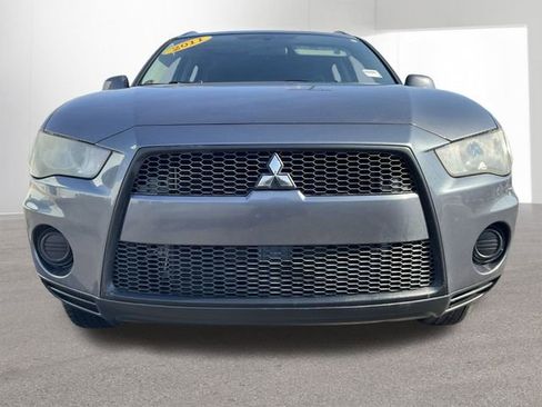 Used 2011 Mitsubishi Outlander ES image 32