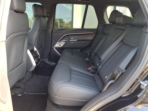 Used 2026 Land Rover Range Rover SE AWD/4WD image 8