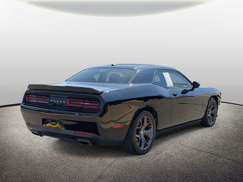 Used 2019 Dodge Challenger GT image 2
