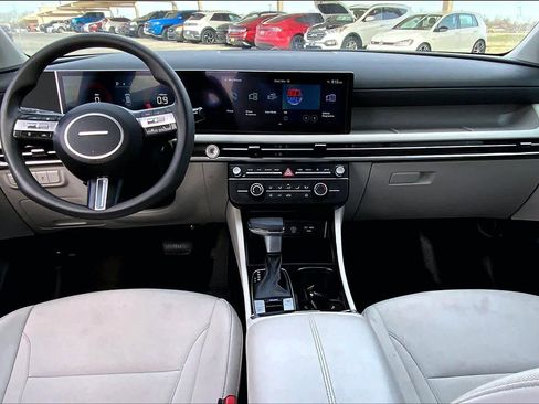 Certified 2025 Hyundai Tucson SE image 16