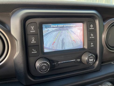 Used 2019 Jeep Wrangler Sport image 32