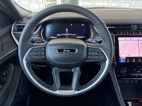 New 2025 Jeep Grand Cherokee Limited w/ Luxury Tech Group II image 21