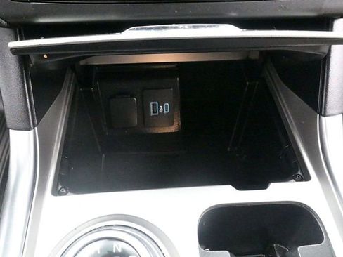 Used 2020 Ford Explorer XLT w/ Equipment Group 202A image 13