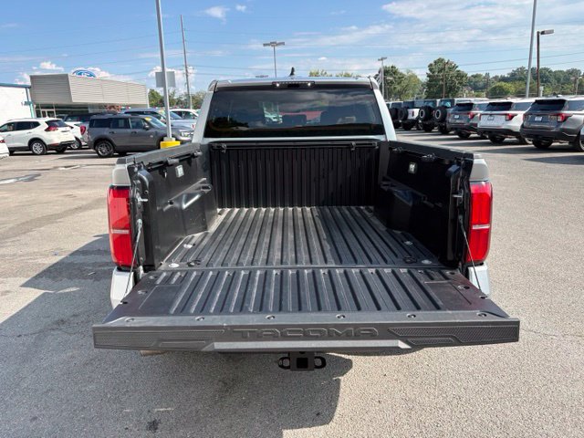 Used 2025 Toyota Tacoma TRD Sport AWD/4WD image 30
