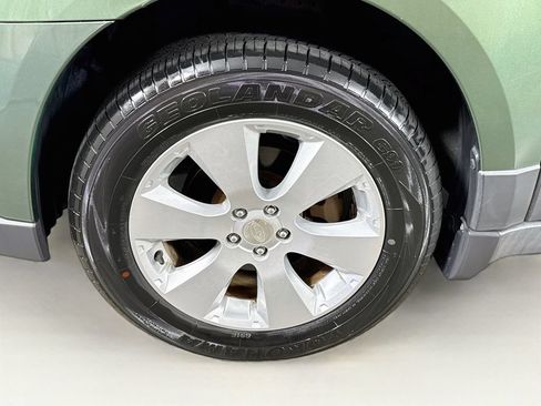 Used 2011 Subaru Outback 2.5i Premium AWD/4WD image 36