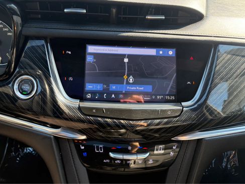 Used 2025 Cadillac XT6 Premium Luxury AWD/4WD image 17