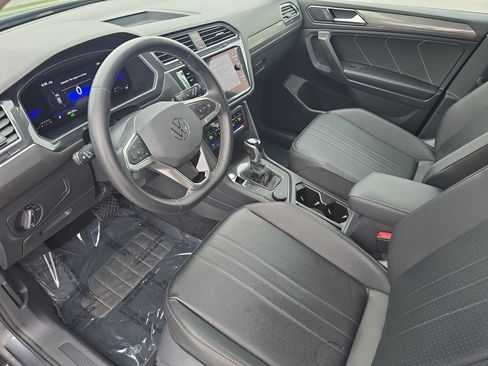 Used 2022 Volkswagen Tiguan SE AWD/4WD image 16
