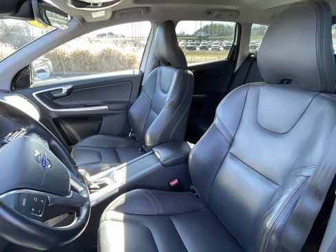 Used 2017 Volvo XC60 T5 Dynamic w/ Preferred Option Package image 19