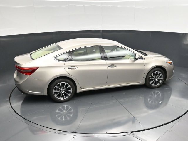 Used 2016 Toyota Avalon XLE FWD image 43