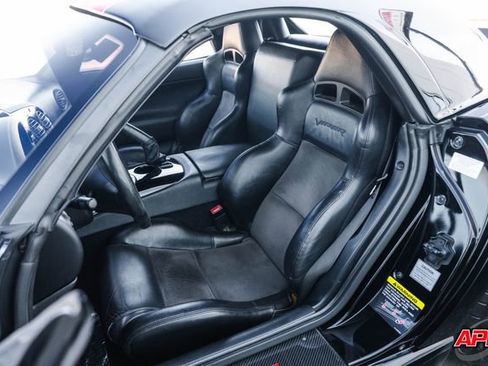 Used 2004 Dodge Viper SRT-10 image 5