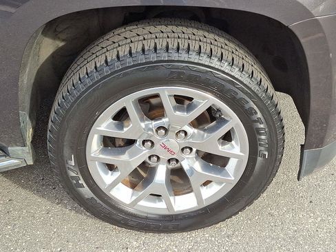 Used 2017 GMC Yukon SLT image 8