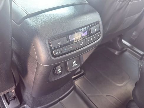 Used 2022 Hyundai Palisade SEL w/ Premium Package FWD image 15