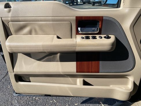 Used 2005 Ford F150 Lariat image 27