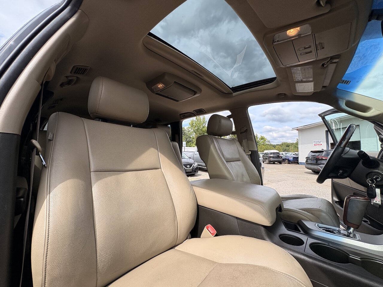 Used 2011 Toyota Sequoia Platinum AWD/4WD image 22
