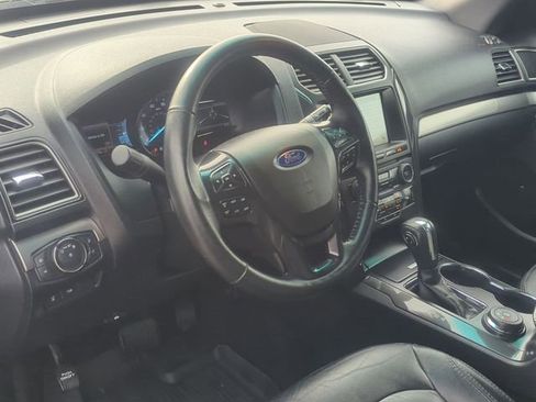 Used 2018 Ford Explorer XLT w/ Equipment Group 202A AWD/4WD image 12