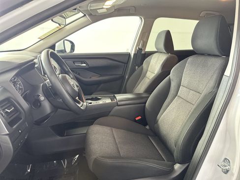 Certified 2024 Nissan Rogue SV FWD image 11