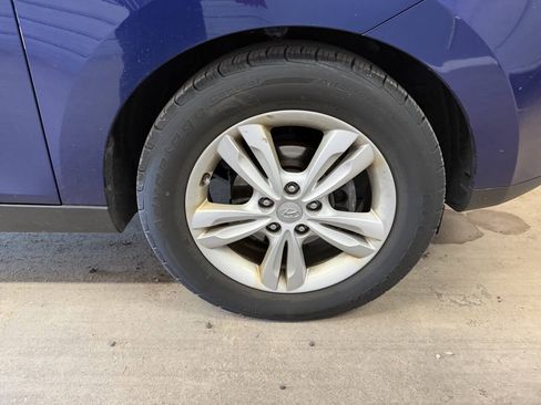 Used 2010 Hyundai Tucson GLS w/ Popular Equipment Pkg 2 FWD image 12
