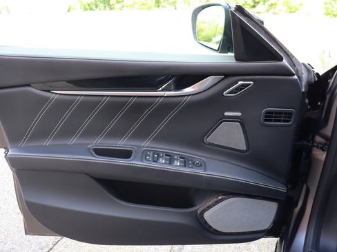 Used 2022 Maserati Ghibli Modena RWD image 22