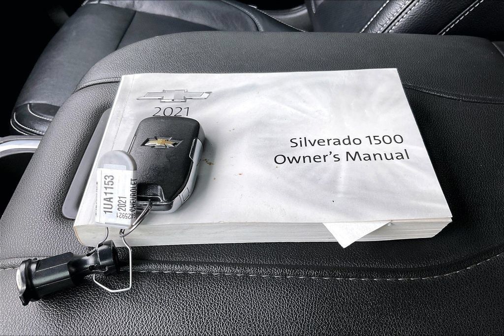 Used 2021 Chevrolet Silverado 1500 RST AWD/4WD image 11