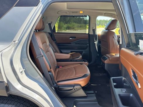 Used 2022 Nissan Pathfinder Platinum w/ Cargo Package AWD/4WD image 49