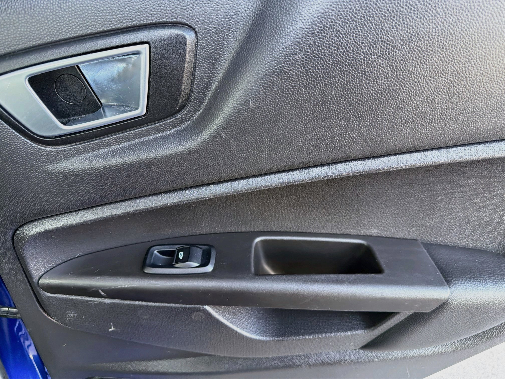 Used 2015 Ford Fiesta Titanium FWD image 29