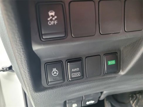 Used 2017 Nissan Rogue Sport SL image 19