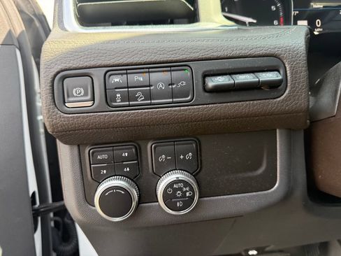 Used 2021 GMC Yukon Denali w/ Denali Premium Package AWD/4WD image 33
